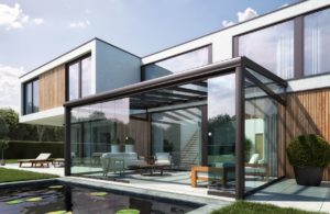 Pergola en verre avec fermetures latérales vitrées